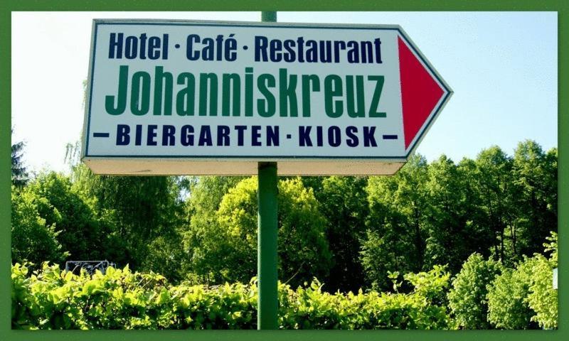 Hotel-Restaurant Johanniskreuz Trippstadt Exterior foto